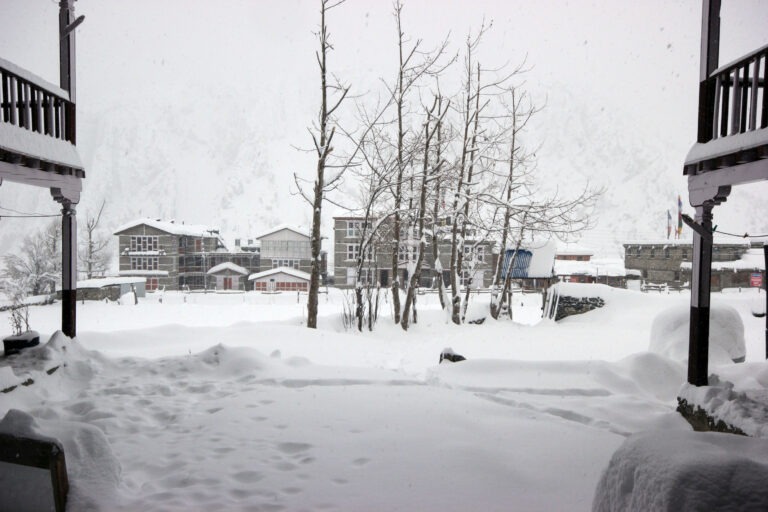 Wintereinbruch über Nacht in Manang