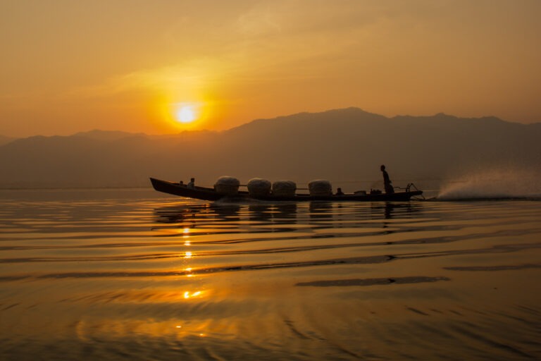 Sonnenaufgang über dem Inle-See