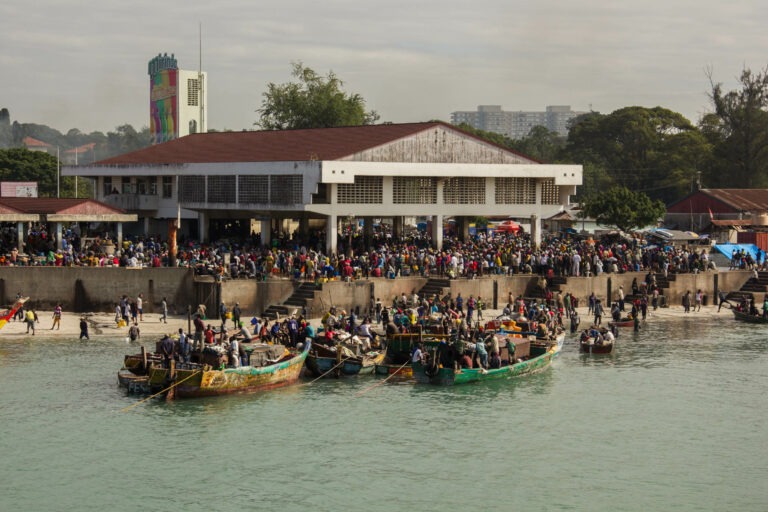 Im Hafen von Dar es Salaam