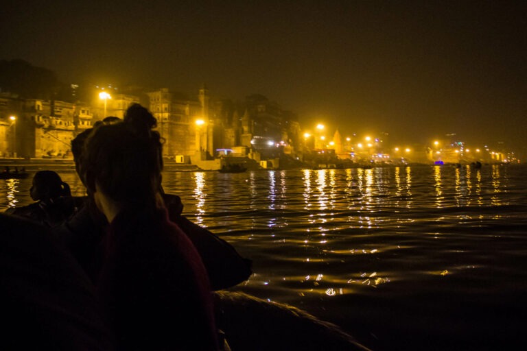 Mit dem Boot auf den Ganges ...